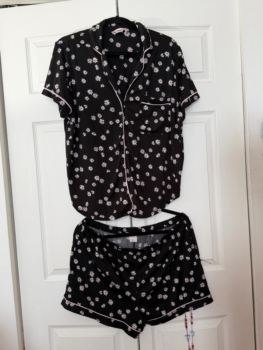 Short Sleeve Floral Pajama Set - Black with White Daisies
